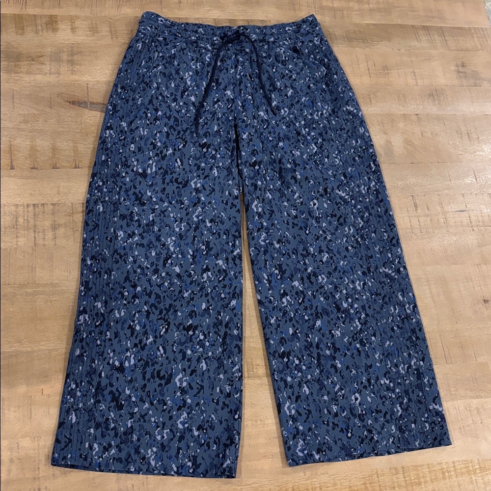 Athleta Avenue Wide Leg Crop Pants Blue Elastic Waist 10  Pockets! Athleisure - Picture 2 of 7